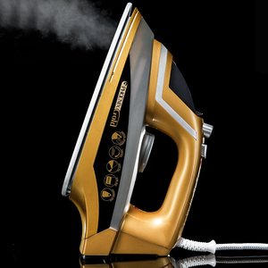 JML Phoenix Gold Iron outputting steam.